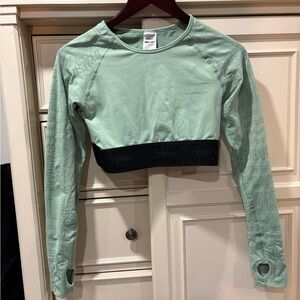 GymShark Green Long Sleeve Athletic Crop Top